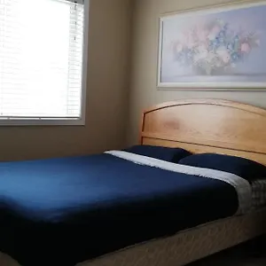 San Yin Homestay Private Bedroom With Private Washroom YYC