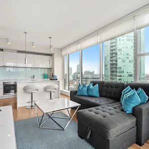 Apartment Unbeatable Downtown Experience- Walk To Bars, Casino, Stampede & Saddledome Bonus Banff Pass, Parking & Wine! Calgary