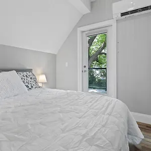Holiday home Entire 1 Bedroom Across From Google - Br5 Kitchener